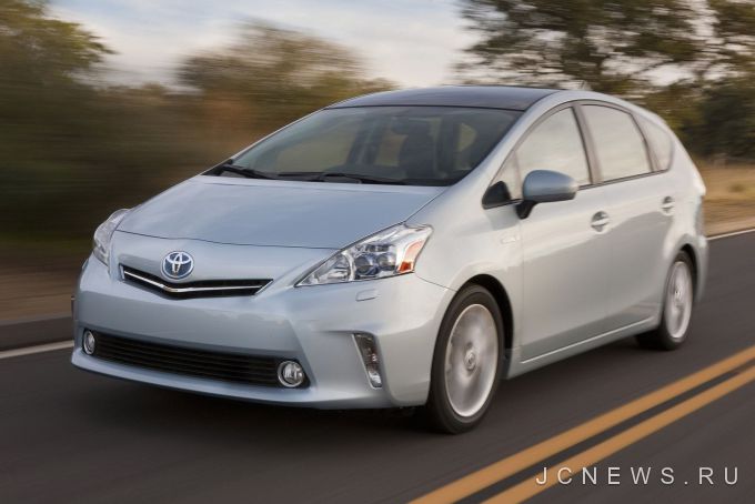 Недовольные результатами тестов на безопасность владельцы Toyota Prius V обратились в суд