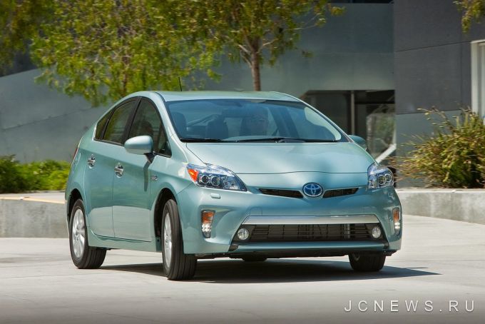 Toyota снижает стоимость розеточной версии Prius
