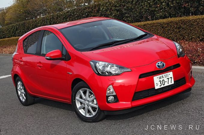 Toyota Aqua остается лидером продаж в Японии, Honda Fit – опять в тройке